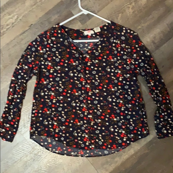 Levi’s button down long sleeve shirt - Picture 3 of 5